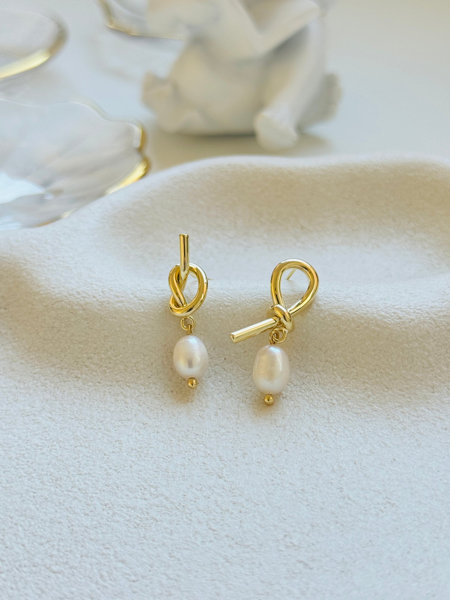 Asymmetry Pearl Earring